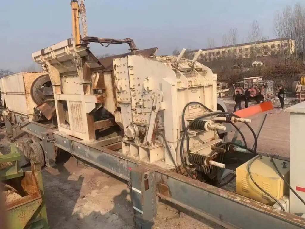 Wheeled mobile impact crusher