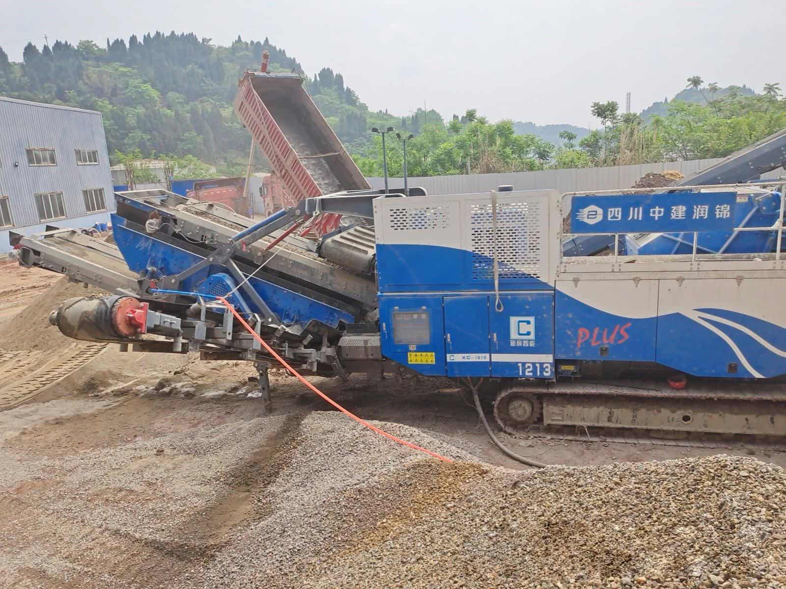 XCRUSHER customer's XC1213PLUS mobile impact crusher is in sand and gravel crushing production