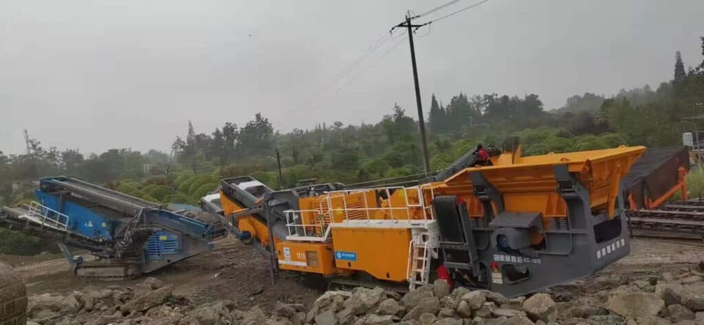 XCRUSHER's XC1213 mobile impact crusher and XC2068 mobile screen are working together in the crushing site