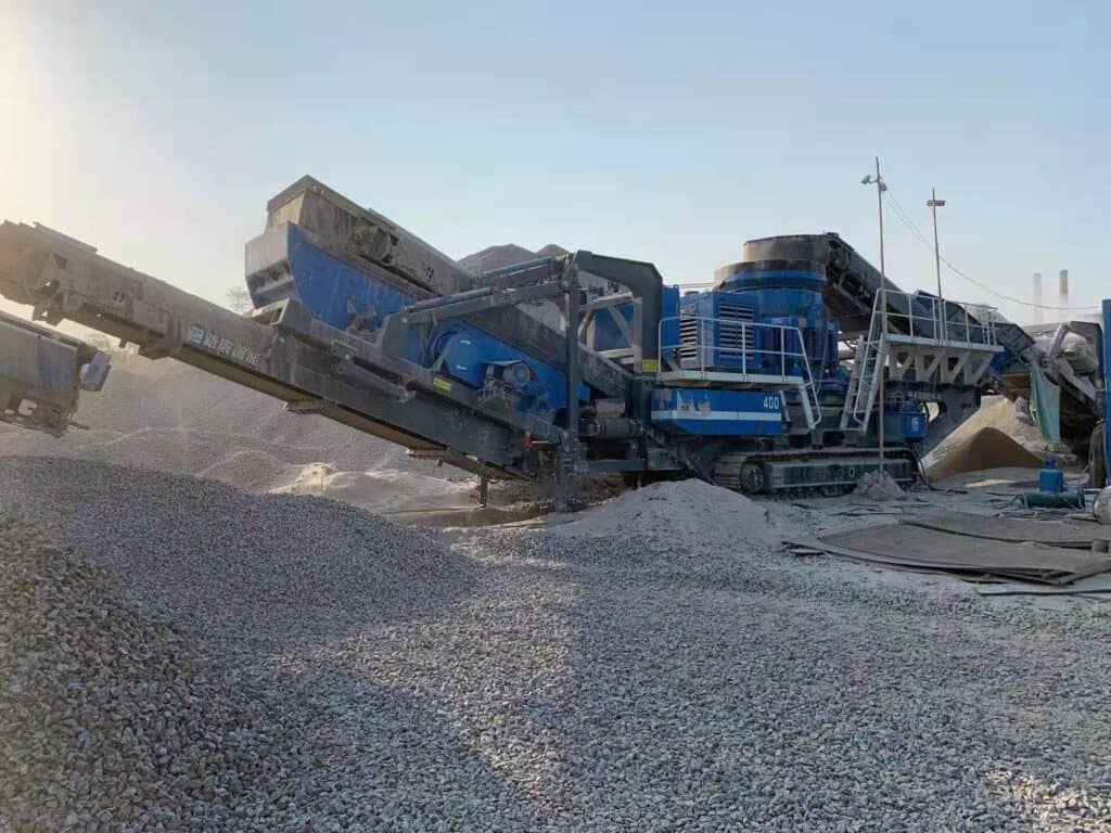 XCRUSHER's XC400 mobile cone crusher in the crushing site